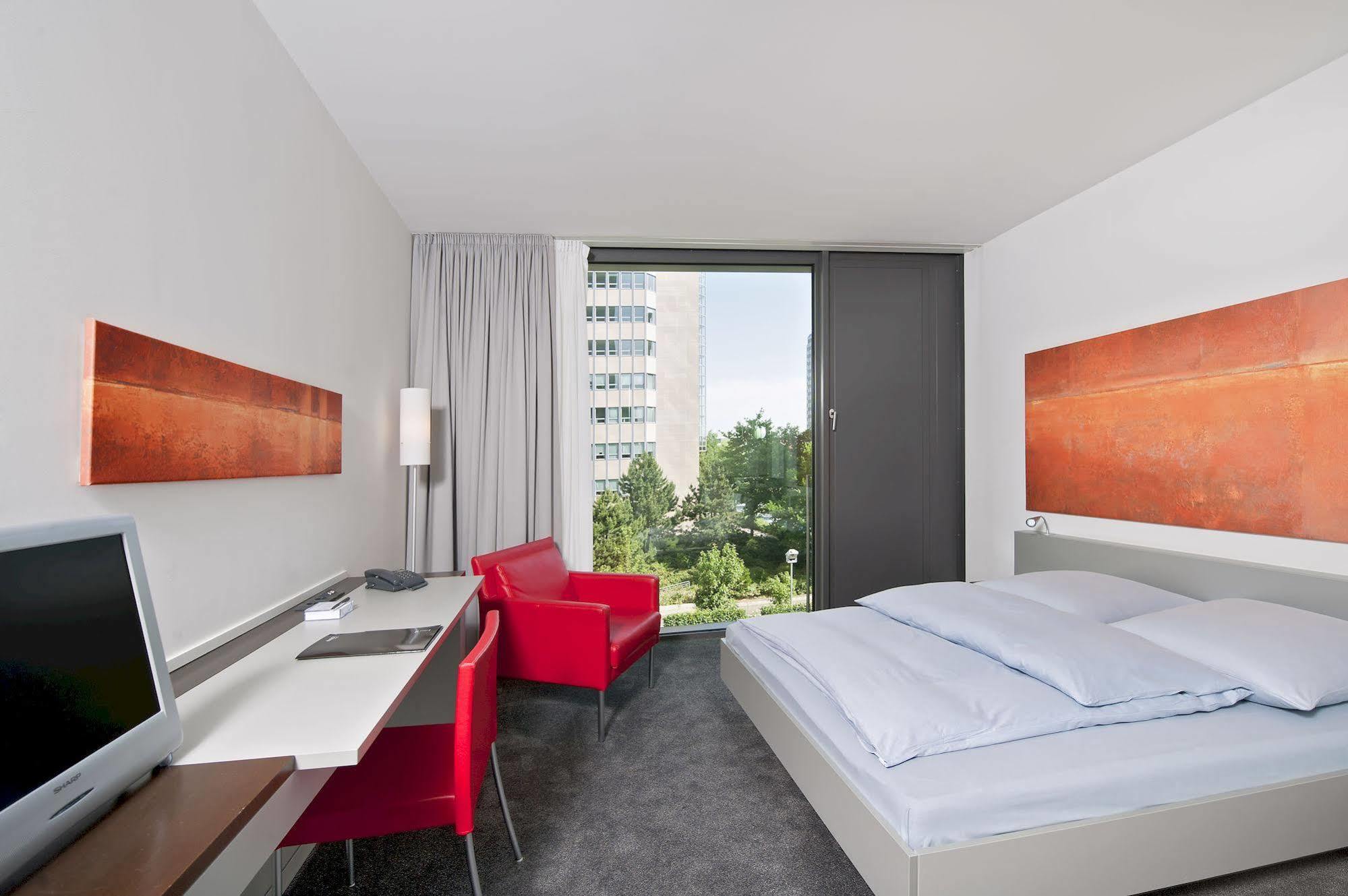 Hotel Doubletree By Hilton Frankfurt Niederrad Frankfurt nad Menem Zewnętrze zdjęcie